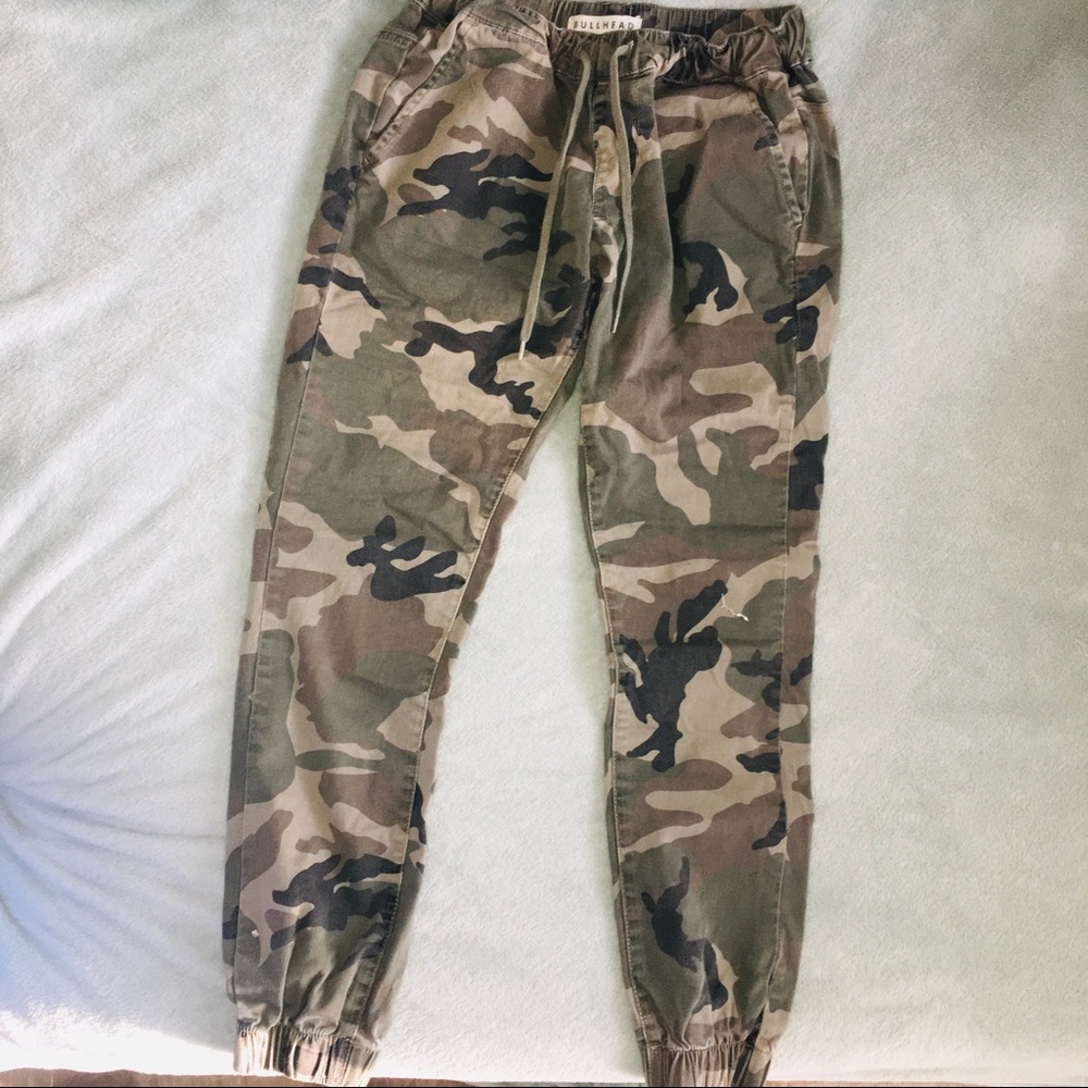 Camo/cargo pants that are comfy, super stretchy.
